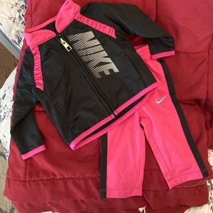 ⭐️⭐️Nike two piece infant warm up suit⭐️⭐️
